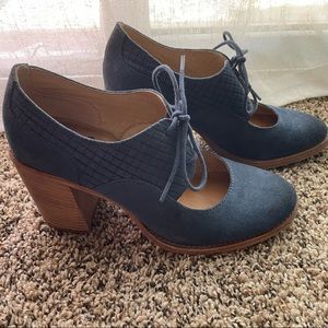 Patricia Nash blue suede heels